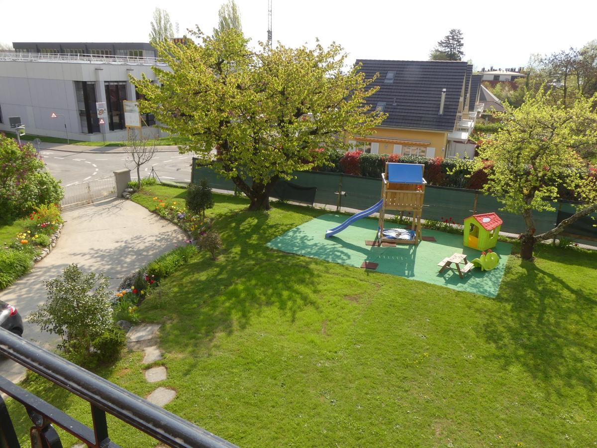 Au Bonheur Des Iris Bed and Breakfast Rolle Exteriör bild