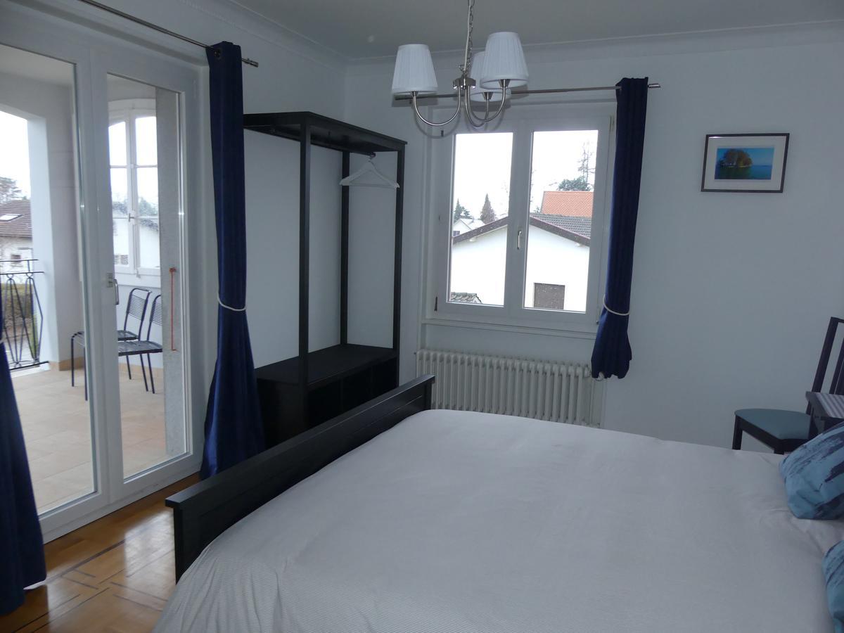 Au Bonheur Des Iris Bed and Breakfast Rolle Exteriör bild