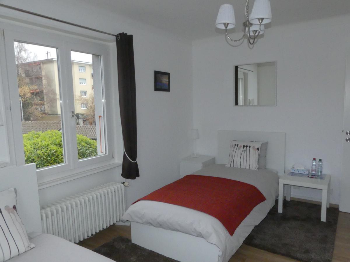 Au Bonheur Des Iris Bed and Breakfast Rolle Exteriör bild