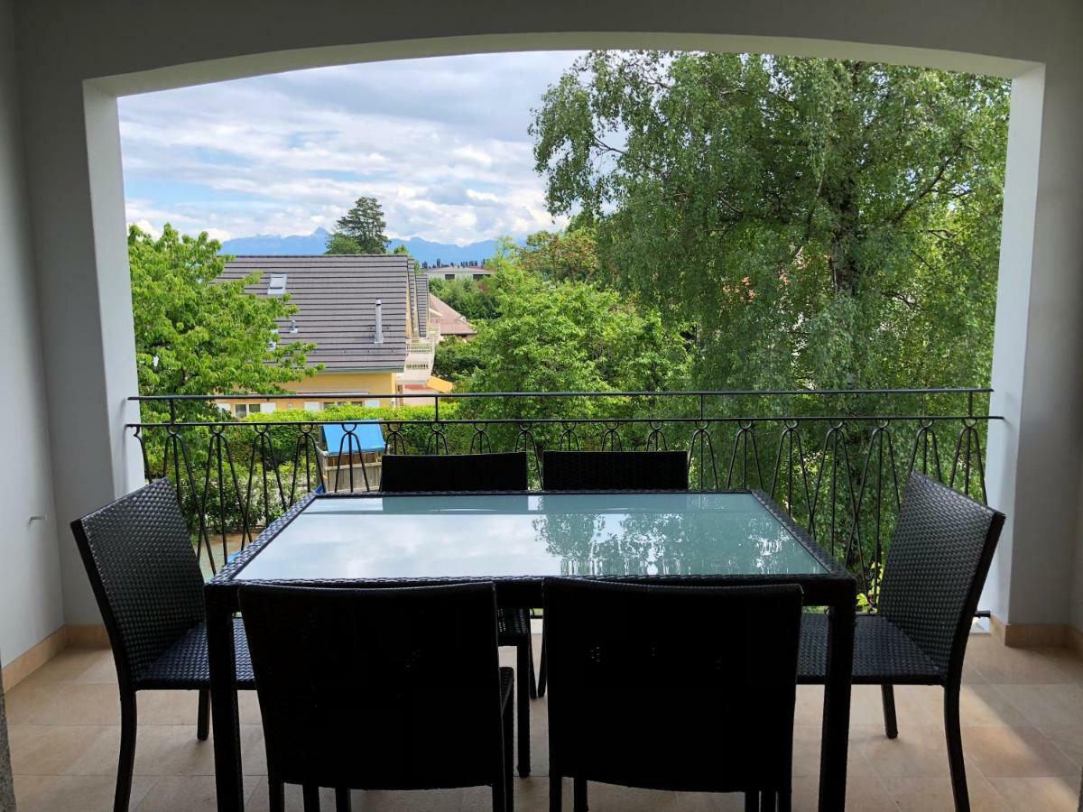 Au Bonheur Des Iris Bed and Breakfast Rolle Exteriör bild